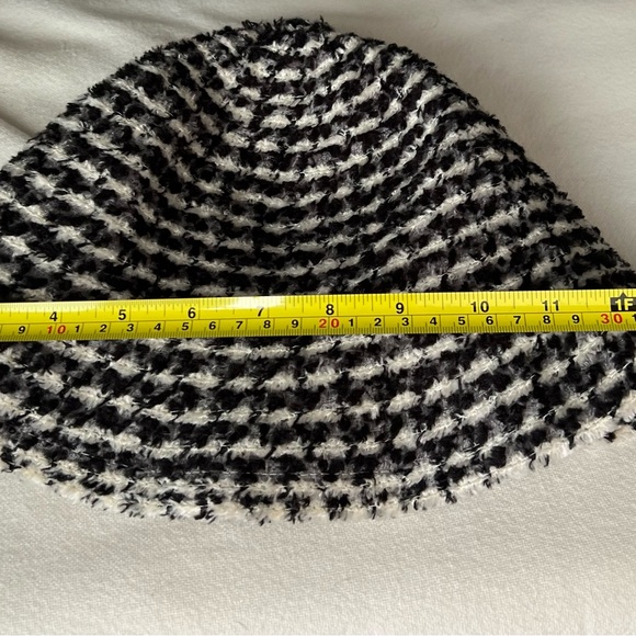 Vintage Liz Claiborne Black and White Knit Hat - Picture 6 of 8